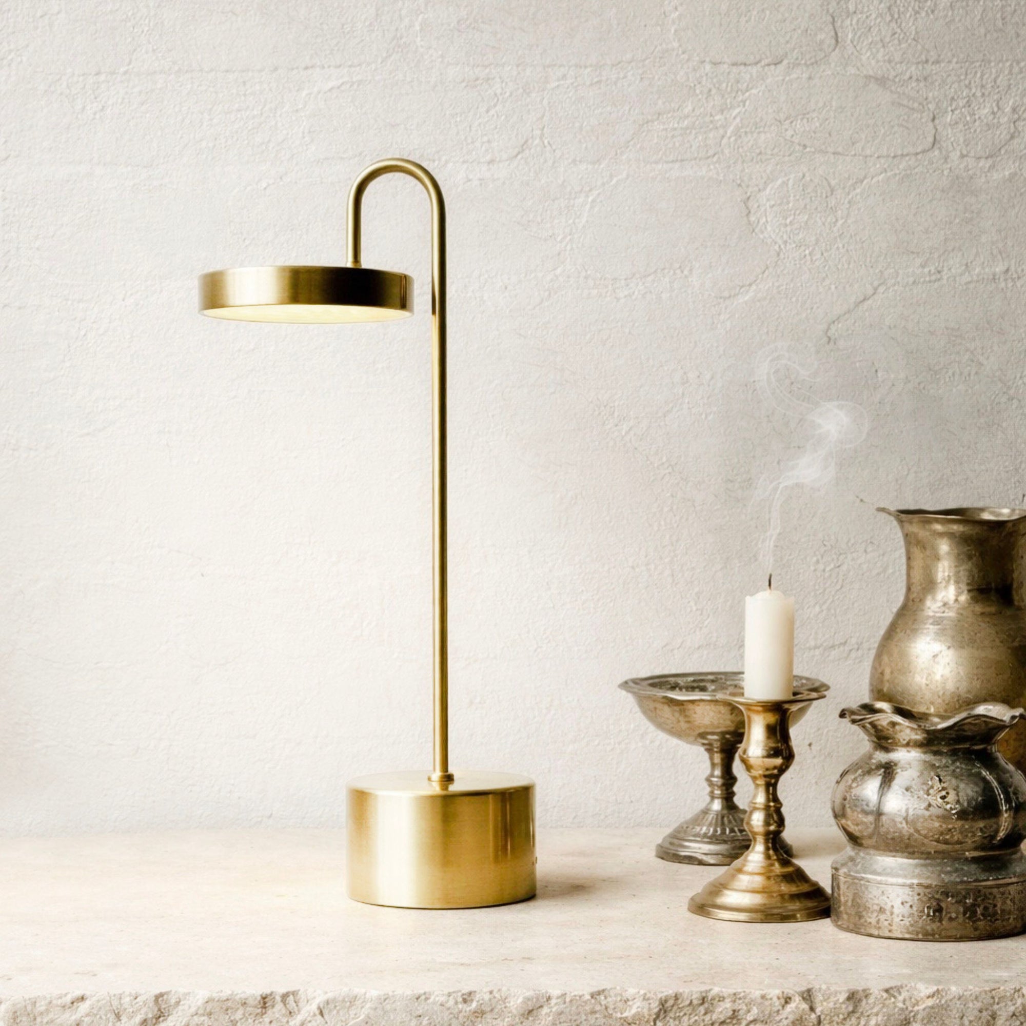 MooveLIGHT Bordlampe Inkl. Trådløs Oplader - Messing