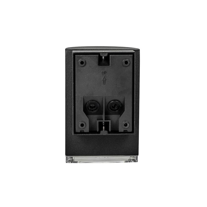 Sort rektangulær enhed med åben bagplade (objekt) viser to runde kontaktåbninger (handling) og teksten "UP" med en opadgående pil; placeret mod ensartet hvid baggrund (kontekst).