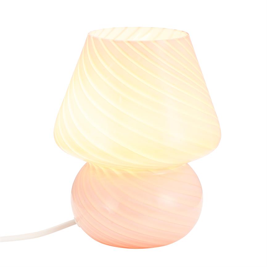 Bordlampe udstråler varmt, blødt lys; glas med spiralriller danner rund bund og konisk skærm, let rosa-hvid nuance, synlig hvid ledning, placeret mod hvid baggrund.