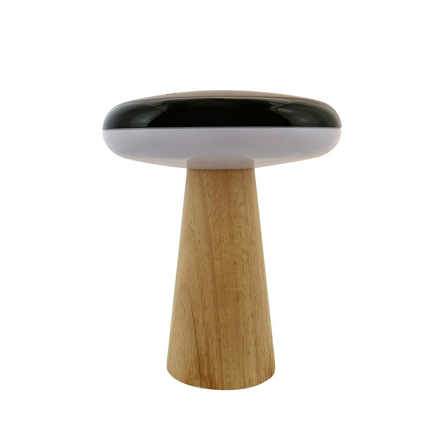 Bordlampe står på en konisk, lys træfod; hvid midtersektion og blank sort rund top, placeret mod ensartet hvid baggrund.