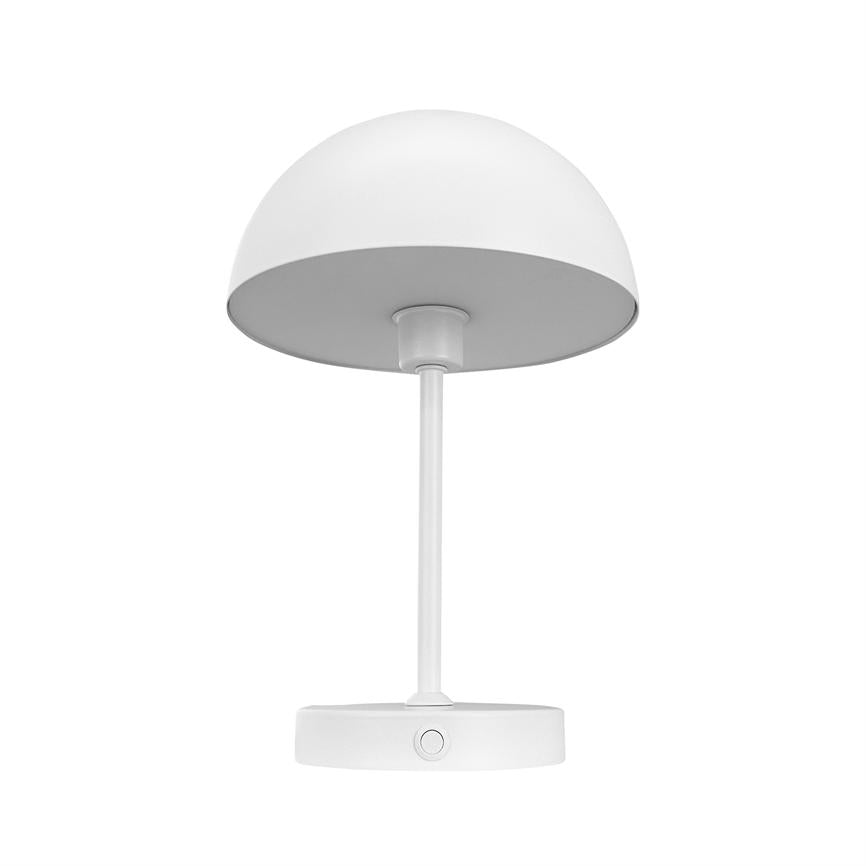 Bordlampe med halvkugleformet skærm, står på slank stang og rund fod; tænd/sluk-knap foran; hvid, minimalistisk design mod ensfarvet hvid baggrund.