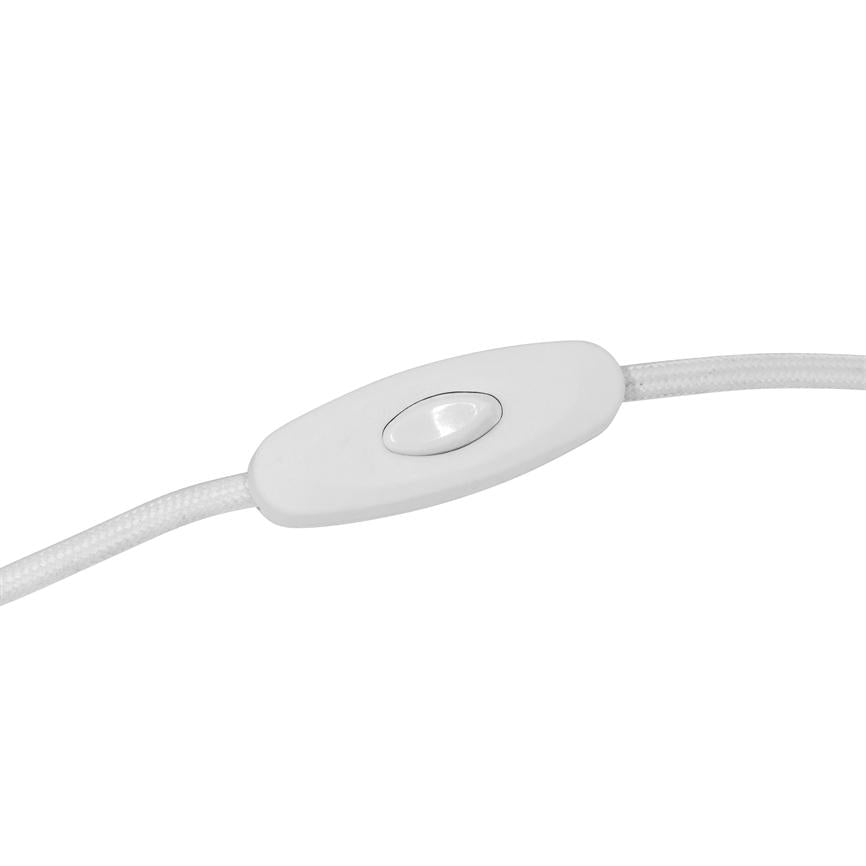 Hvid oval ledningskontakt monteret på en flettet stofledning, med en central trykknap; bruges til at tænde/slukke elektriske apparater. Fotografisk isoleret på hvid baggrund.