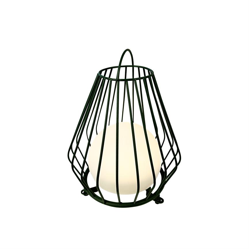 Metallampe med hvid glaskugle, udsender blødt varmt lys; kuglen er indkapslet i en kegleformet sort/grøn trådkurv, placeret på ensartet hvid baggrund.