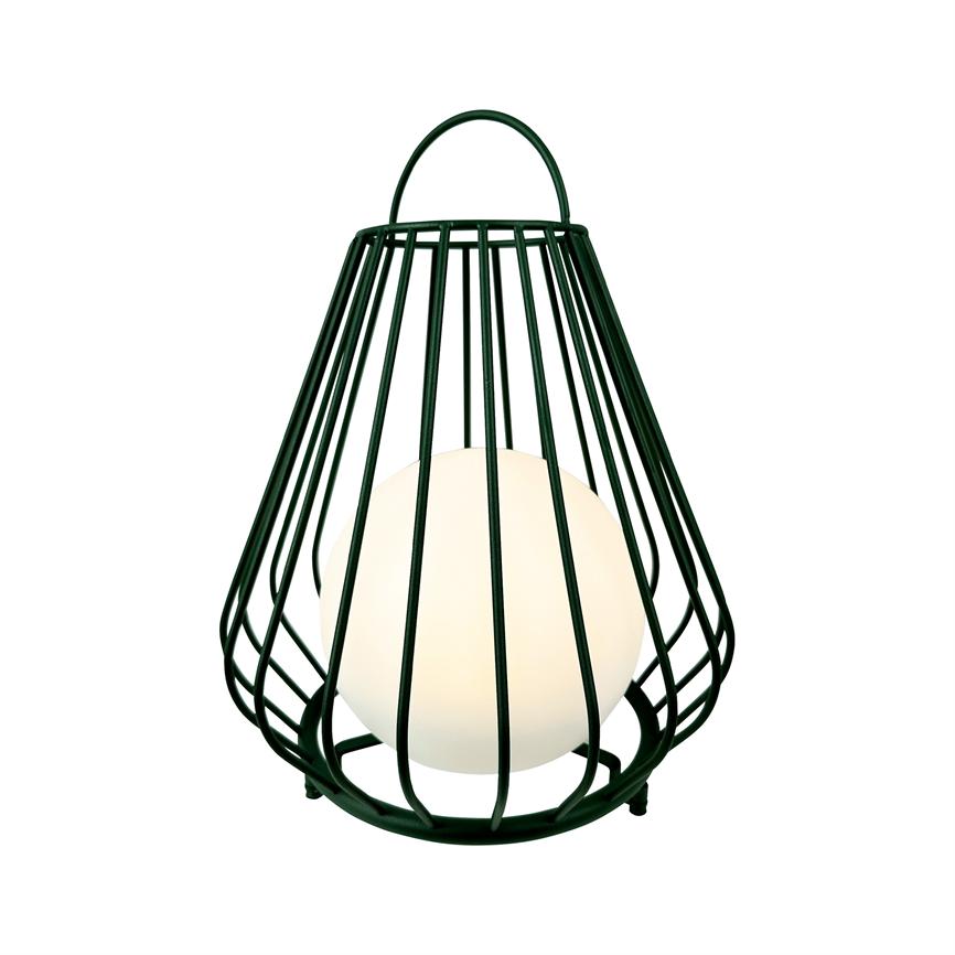 En mørkegrøn metallanterne med buet håndtag: en hvid, glødende opalglobe sidder indeni og udsender blødt lys mod en ren, hvid baggrund.