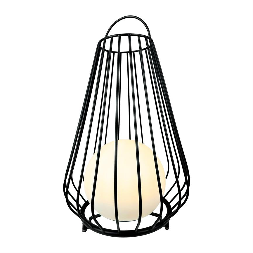 En sort, kegleformet metalgitterlampe omslutter en varm, hvid, glødende kugle; lampen står alene på en neutral hvid baggrund.