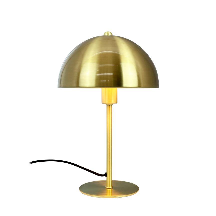 Bordlampe med halvkugleformet guldfarvet skærm, lyser svagt nedad, stående på slank søjle og rund fod, med sort ledning, mod en hvid, neutral baggrund.