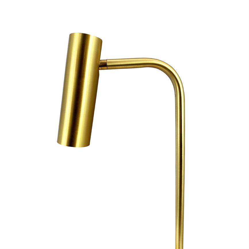 Guldfarvet, cylindrisk læselampe med buet arm, peger skråt nedad; poleret metaloverflade mod neutral hvid baggrund.