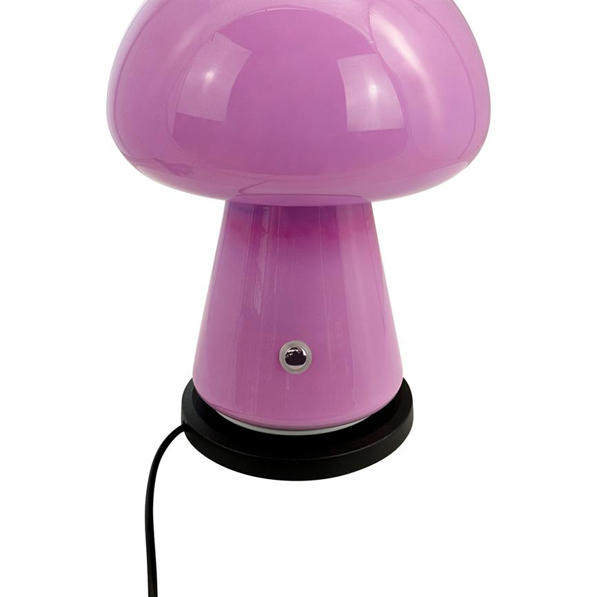 Lilla svampelampe står på en sort rund base med tilsluttet ledning; blank overflade med reflekser og en lille metalknap på lampens skaft, placeret mod hvid baggrund.