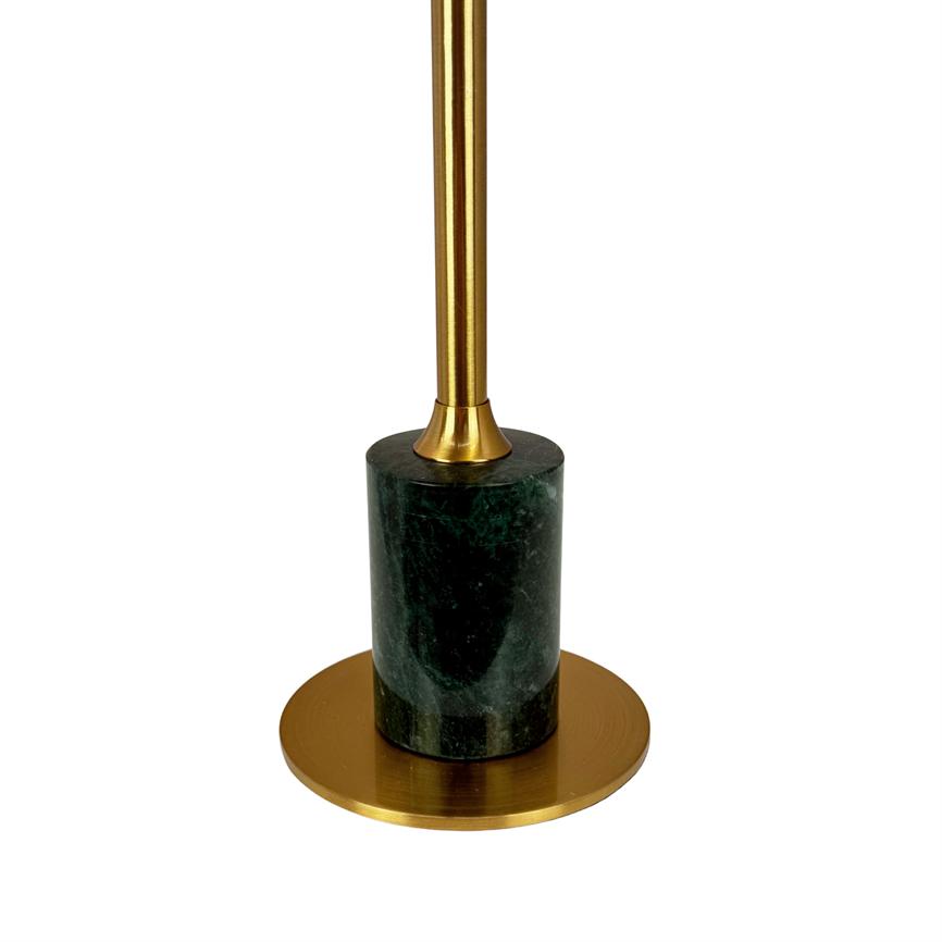Grøn marmorcylinder bærer en slank guldfarvet stang og står på en rund, børstet guldfarvet metalplade mod en hvid baggrund.