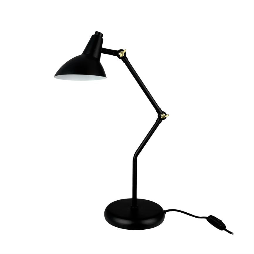Sort skrivebordslampe med justerbar arm og rund skærm, bøjet nedad over en cirkulær fod; gyldne samlinger og afbryder på ledning, placeret mod en ensartet hvid baggrund.